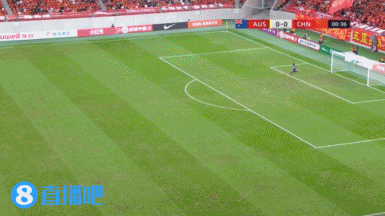 可惜啊！U22国足前场断球2打1，拜合拉木分球稍小传到王钰栋身后